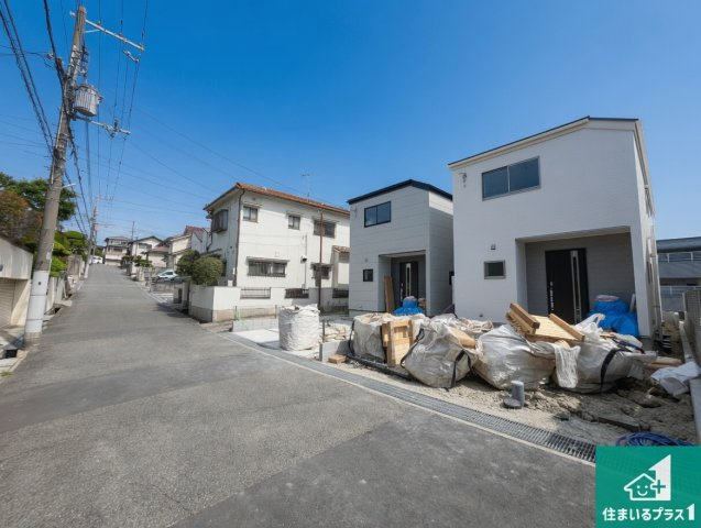 神戸市須磨区白川台　第4期　新築一戸建ての前面道路含む現地写真|周辺は閑静な住宅街！前面道路広々で車の出し入れも便利です。駐車が苦手な方でも安心して車庫入れできます！