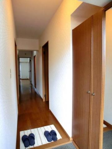 ヴィラージュ荷稲の玄関|広々玄関♪シューズボックス、収納が豊富です。
