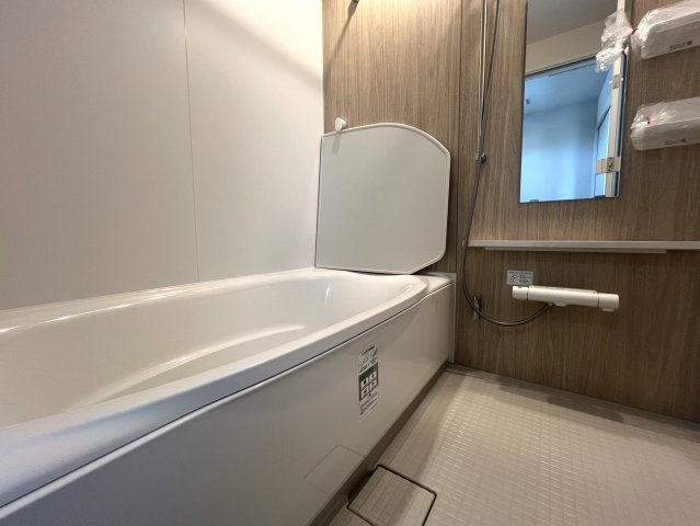 電車好きにはたまらない！バルコニーから電車を見下ろせる【金沢区片吹新築戸建】の浴室|ゆったり過ごせるお風呂です