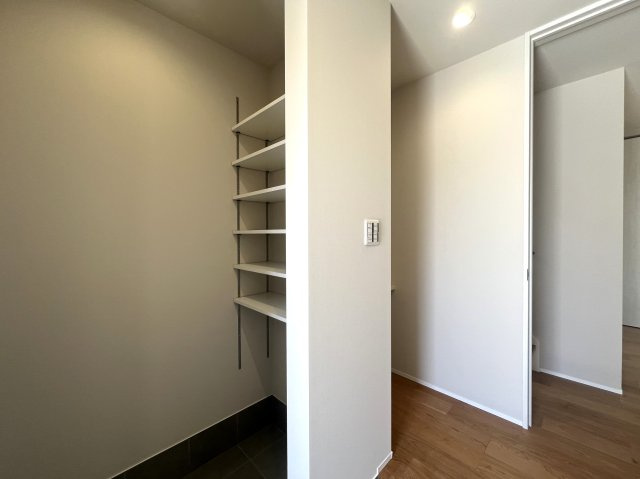 電車好きにはたまらない！バルコニーから電車を見下ろせる【金沢区片吹新築戸建】の収納|収納豊富です