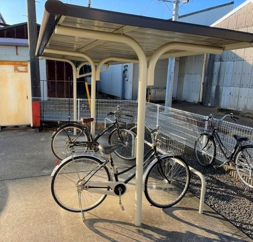 レオパレスティアラのその他|屋根付き駐輪場