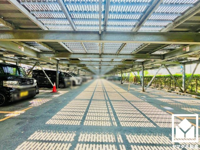ライオンズマンション淀リバーサイドの駐車場