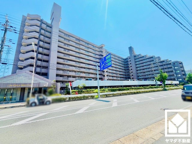 ライオンズマンション淀リバーサイドの外観