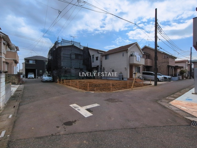 越谷市大字平方 新築分譲住宅の前面道路含む現地写真