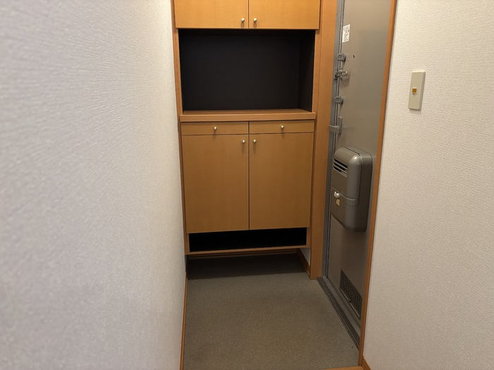 ハイツＲの玄関