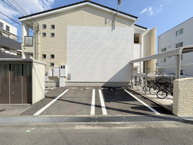 メゾンドシャンテールの駐車場