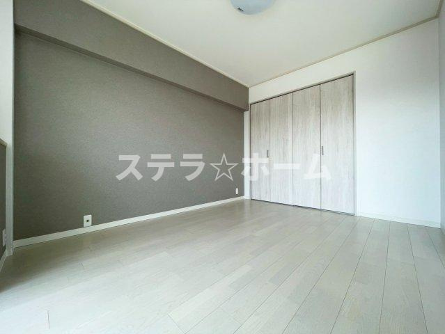 第一茨木ビューハイツ 3号棟の洋室|明るい洋室です
