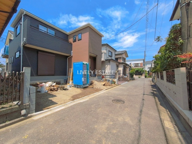 越谷市大字弥十郎 新築分譲住宅の前面道路含む現地写真