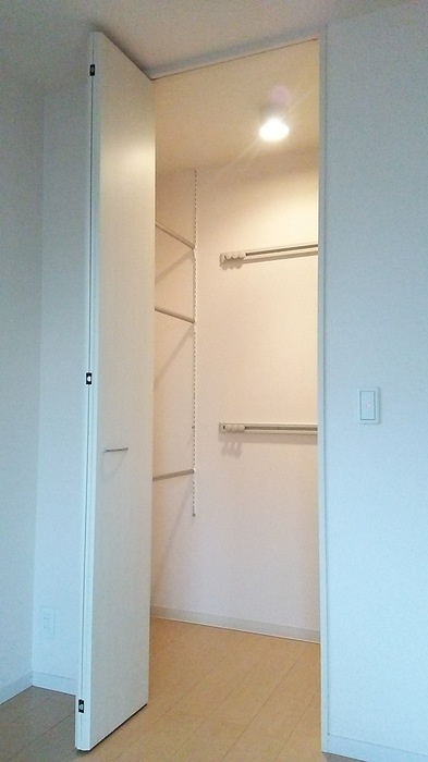 ロイヤルクレッセント西登戸参番館の収納
