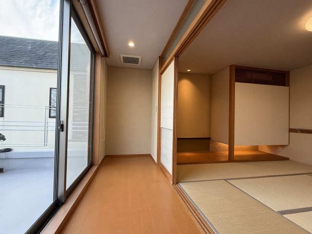 苦楽園一番町戸建の洋室