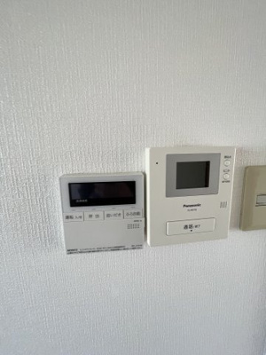 【設備】 | リベルコート | 給湯器とモニター付きインターホンです