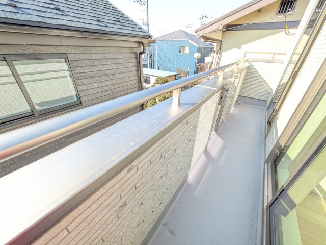 　船橋市習志野台5　新築戸建のバルコニー|洗濯物も布団もまとめて干せるワイド設計。
広々としたワイドバルコニーで、家事の効率が上がり、日々の暮らしが快適になります。