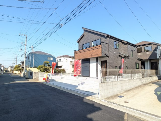 　船橋市習志野台5　新築戸建の前面道路含む現地写真|現地完成済で建物や駐車場、お庭も全てご覧いただけます。。
本日のご見学も可能です♪
お気軽にお電話またはお問い合わせください。