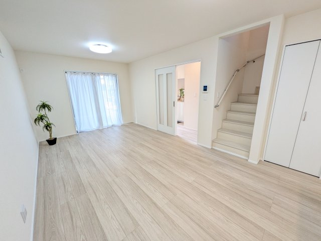 　船橋市習志野台5　新築戸建の居間・リビング