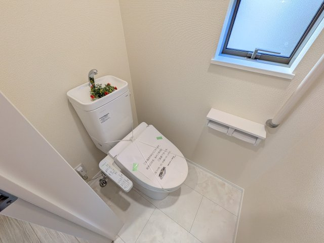 　船橋市習志野台5　新築戸建のトイレ|高い節水性能で、水道代を大幅にカット。環境とお財布に優しく、家計をしっかりサポートします。