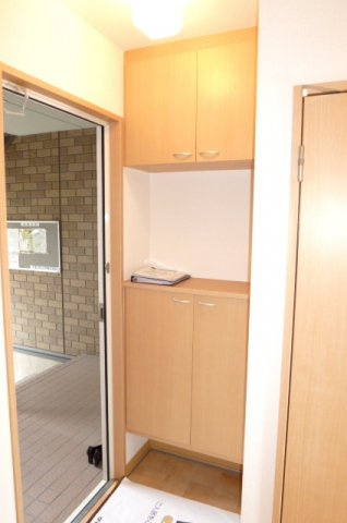 リビングタウン江戸屋敷　E棟の玄関