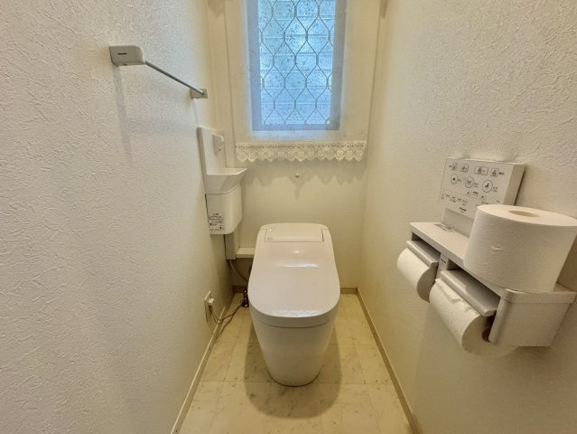 潮来市辻中古戸建のトイレ