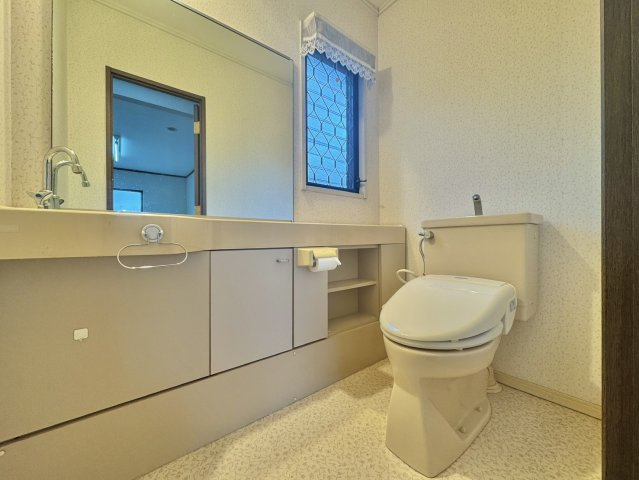 潮来市辻中古戸建のトイレ
