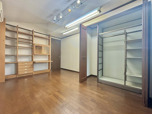 潮来市辻中古戸建の洋室