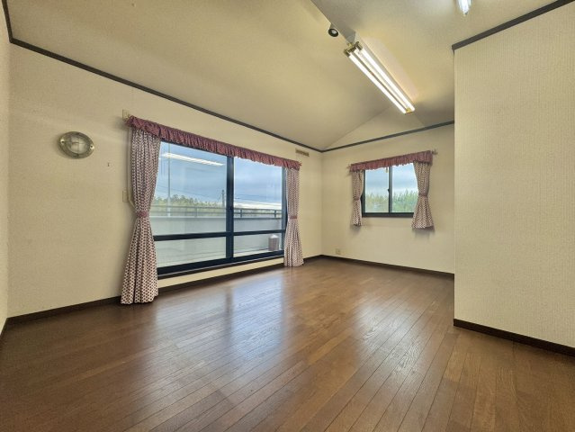 潮来市辻中古戸建の洋室
