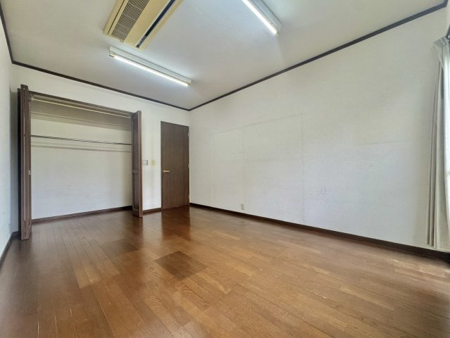 潮来市辻中古戸建の洋室