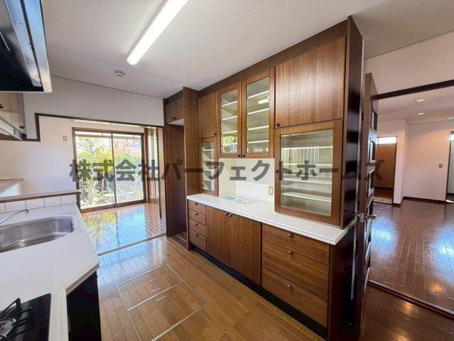 東香里南町戸建　賃貸の居間・リビング|ゆったりとした居間です