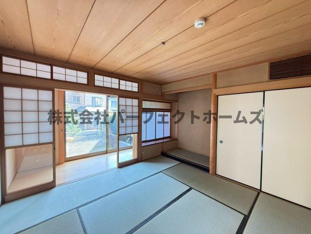 東香里南町戸建　賃貸の和室|畳の上でゆっくりとくつろげる和室です