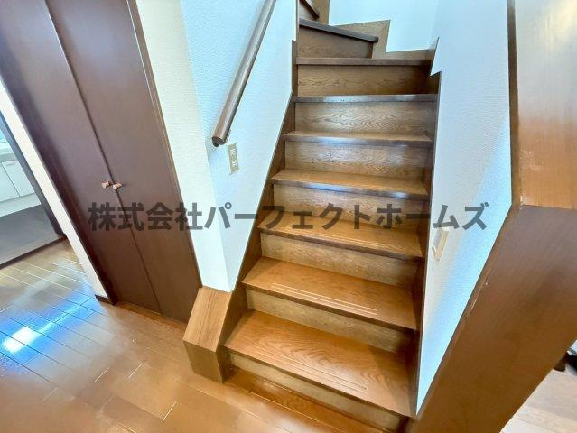 東香里南町戸建　賃貸の内装|明るい室内です