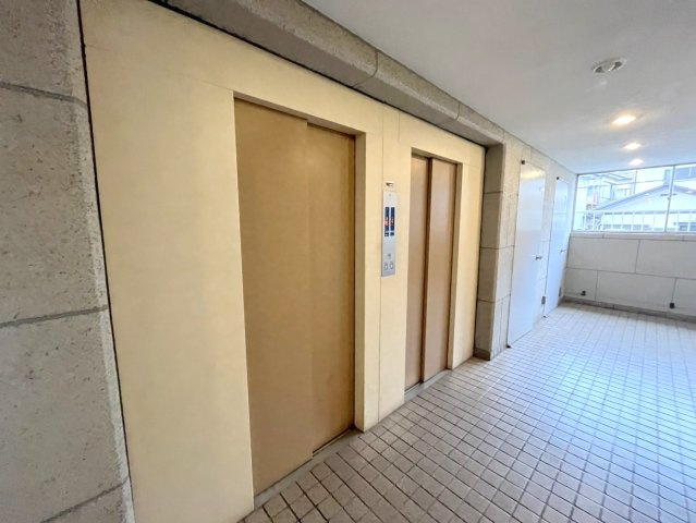 花見川ロイヤルマンションのその他共用部分|エレベーターホール