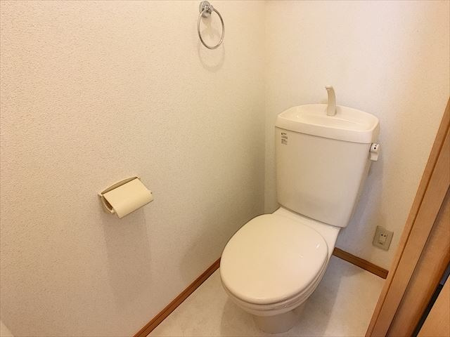 アムール明清のトイレ|【閑静な住宅街】トイレ（換気扇有、手洗い有）、綺麗で清潔感があります♪