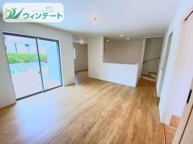 龍ケ崎市久保台2丁目第1期　新築戸建ての居間・リビング|無駄のないシンプルなLDKデザイン。生活動線がスムーズで、家事や育児がしやすい間取りです。
