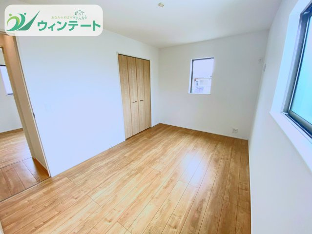 龍ケ崎市久保台2丁目第1期　新築戸建ての洋室|2階の各洋室は明るく通風も良好。寝室・子ども部屋・書斎など、ライフスタイルに合わせて多目的に使えます。