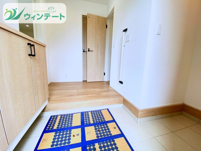 龍ケ崎市久保台2丁目第1期　新築戸建ての玄関|シューズボックス完備で収納力も豊富。玄関周りがすっきり片付き、いつでも快適に使えます。