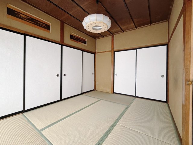 【中古戸建】佐野市石塚町の和室|■和室｜和室を書斎にしたり、冬にはコタツを敷いて家族みんなで年越しをするのもいいですね。家族みんなのお気に入りの空間になります♪