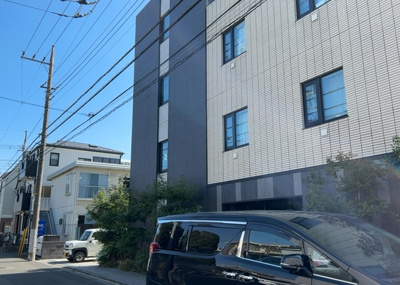 【外観】 | ベルジュール町田中町 | 隣家の土地はどうなっているのか、生活利便施設が近くにあるのか、学校まで近いかなど、お客様のライフスタイルにあわせたイメージが重要です。また、近くにあると困る施設が近くにないかも確認するといいでしょう。