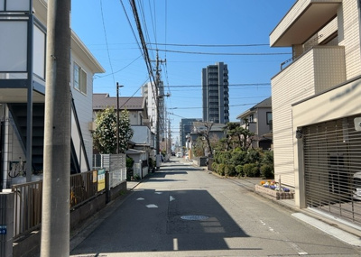 【展望】 | ベルジュール町田中町 | 景色重視でお家選ぶをするとスーパーが遠い！学校が遠い！など生活をするうえで利便性で困ることもあります。まず一度現地を見学する際に、周辺の施設などがあるかを確認し、暮らし始めた後のことを想像しましょう。