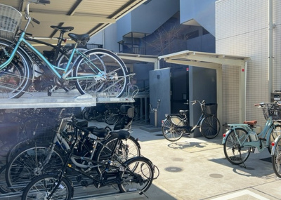 【その他】 | ベルジュール町田中町 | 車一台あたりに必要なスペースは、標準サイズの普通自動車で横幅2m50cm、長さ5mは必要になります。ただし、乗降のことも考慮して横幅3m30cm、長さ5m50cmほどは確保できるところを選びましょう。