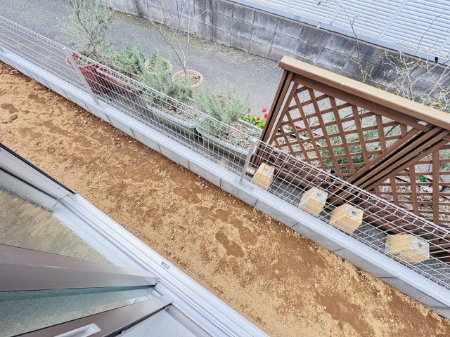 三郷市早稲田７丁目新築戸建（早稲田７丁目２期）の庭|南側隣地境界スペース