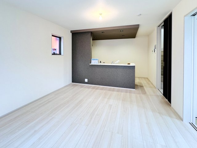 三郷市早稲田７丁目新築戸建（早稲田７丁目２期）の居間・リビング|16帖リビングダイニングキッチン