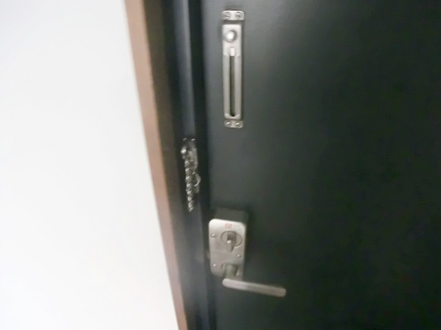 リバーサイドマンションのセキュリティ|安心のドアロック付きです(#^.^#)