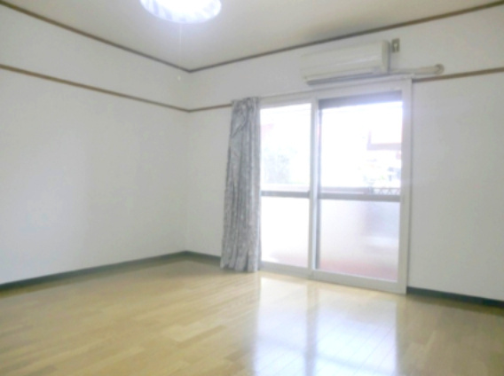 リバーサイドマンションの居間・リビング|広いお部屋です♪