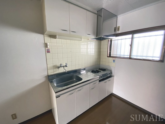 リバーサイドマンションのキッチン|コンパクトなキッチンで掃除もラクラク