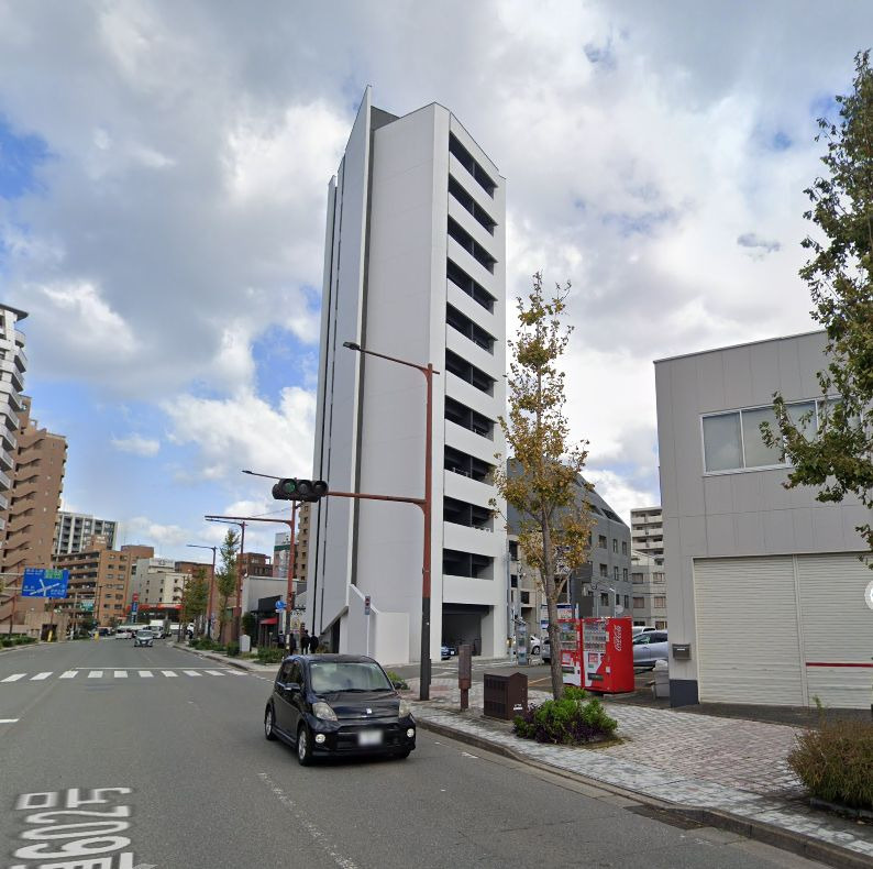 C CHARMANT HAKATAの外観
