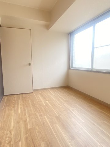 エステート土山の洋室