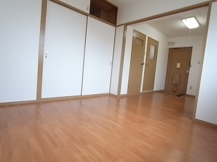 西灘マンションの居間・リビング