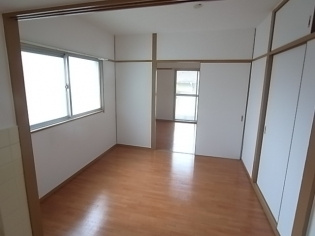 西灘マンションの洋室