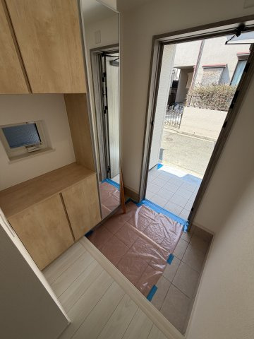 関守町3丁目新築戸建の玄関