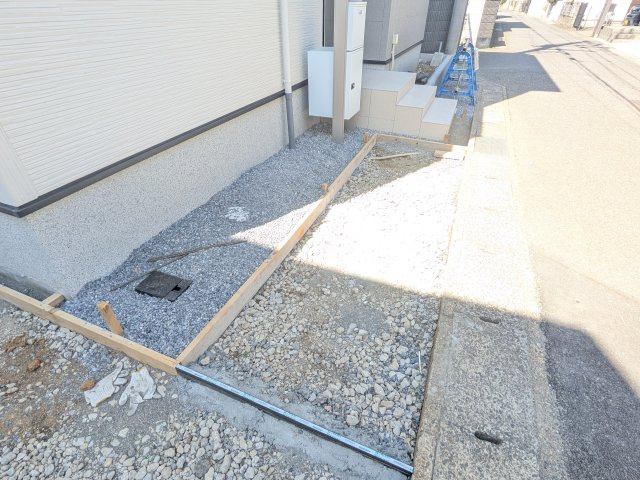 松戸市五香8丁目　1期　新築戸建ての庭|リビングに明るい光を届ける南庭。
お子様の遊び場やペットのスペースとしても最適です。
室内外で心地よい暮らしが叶います。