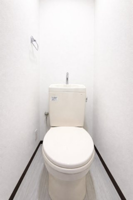 【トイレ】 | 横浜市保土ヶ谷区今井町中古住宅 | ◆清潔感のある白を基調とした落ち着ける空間。