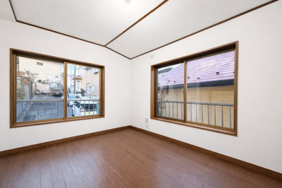 【洋室】 | 横浜市保土ヶ谷区今井町中古住宅 | ◆感性を育むプライベートルームはシンプルでスマートな空間。好みの空間で読書をしたり、音楽を聞いたりと一人の時間も充実したものにできます。